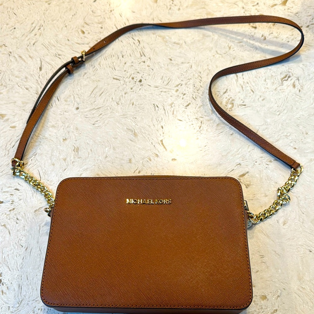 MICHAEL KORS cross body bag in a light brown.